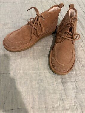 Men's UGG Neumel Moc Suede Lace-Up Desert Boots in Chestnut